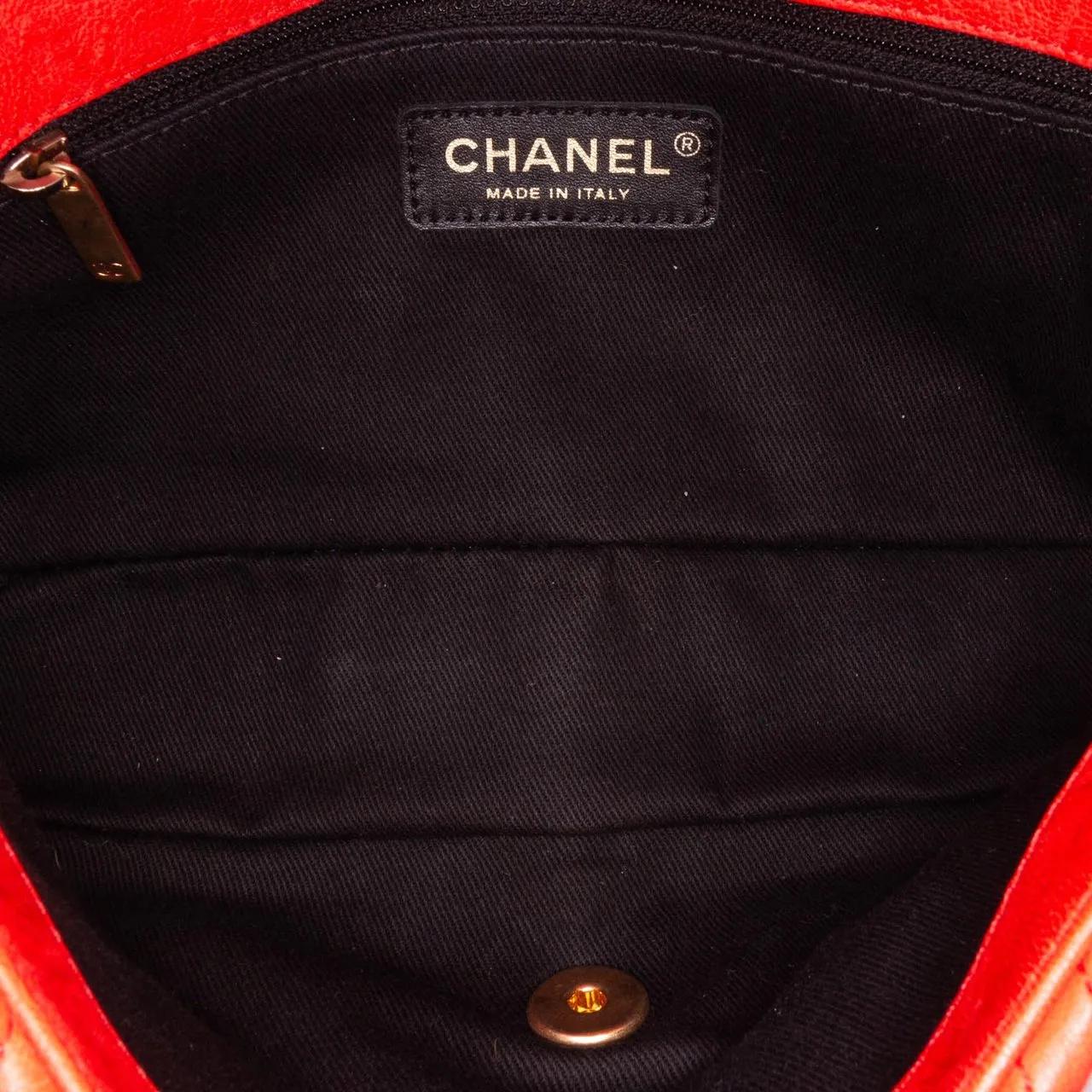 Thumbnail - Chanel Hobo Bags - 2014-2015 Medium Chevron Wrinkled Calfskin Medalli - Gr. unisize - in Rot - für Damen