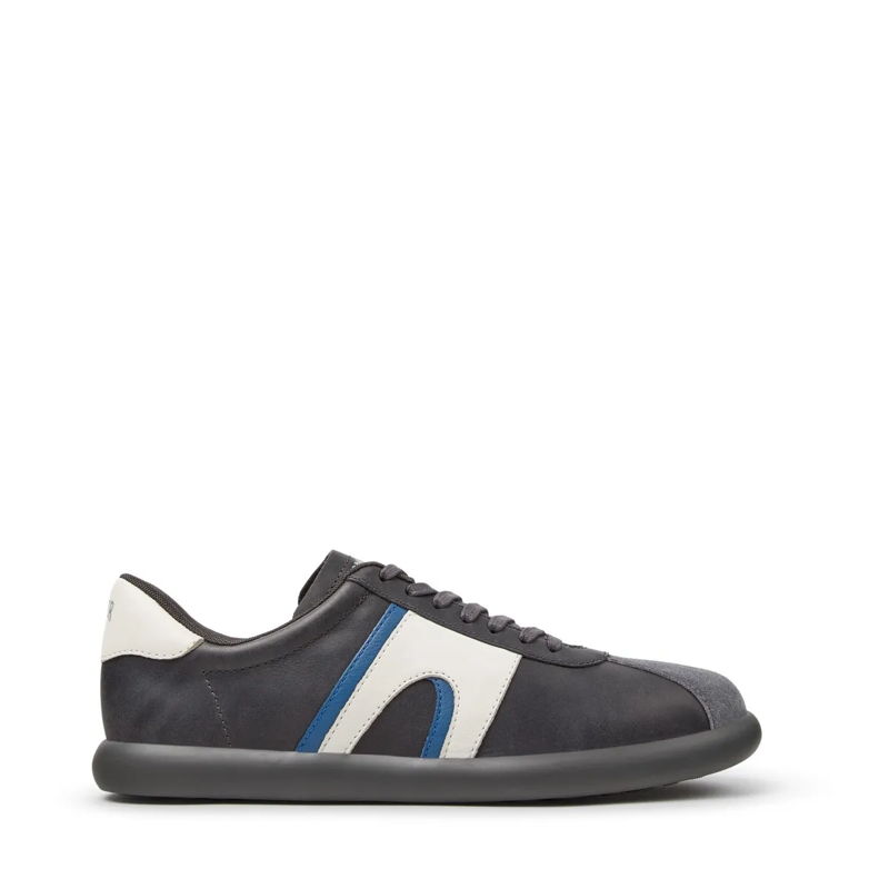 Camper Low-Top-Sneaker Der Name des Pelotas Soller ist von einer kleinen  mittel-grau