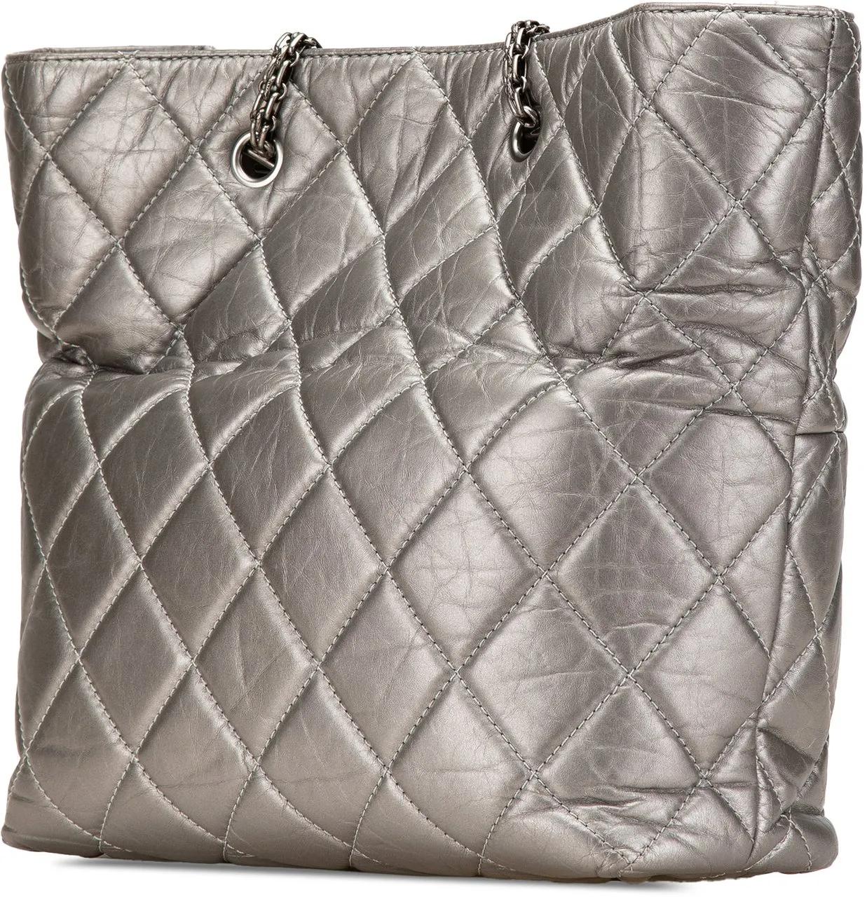 Thumbnail - Chanel Shopper - Reissue 2.55 Quilted Aged Calfskin Tote - Gr. unisize - in Silber - für Damen