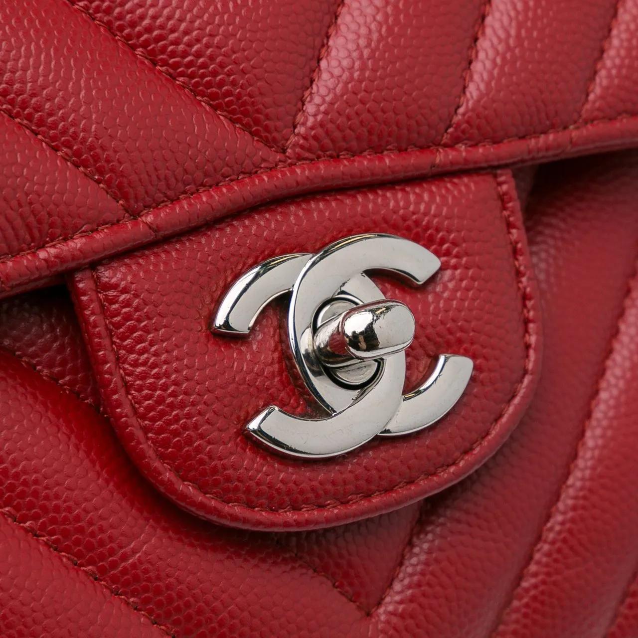 Chanel Hobo bags 2016-2017 Medium Classic Chevron Caviar Double Fla in rood