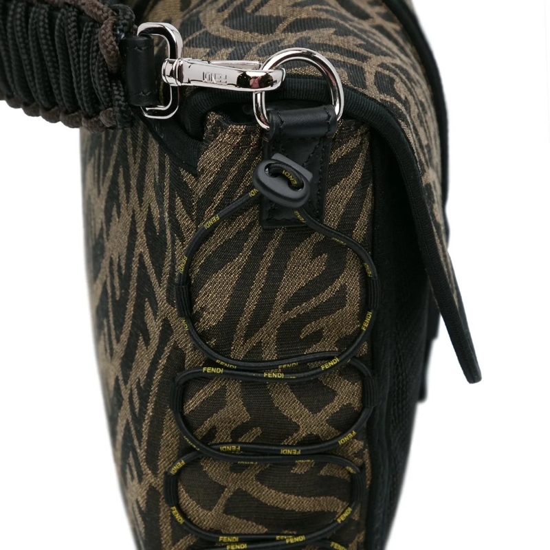 Fendi Schultertasche Large Zucca Vertigo Mesh Baguette Satchel braun (Image 3)