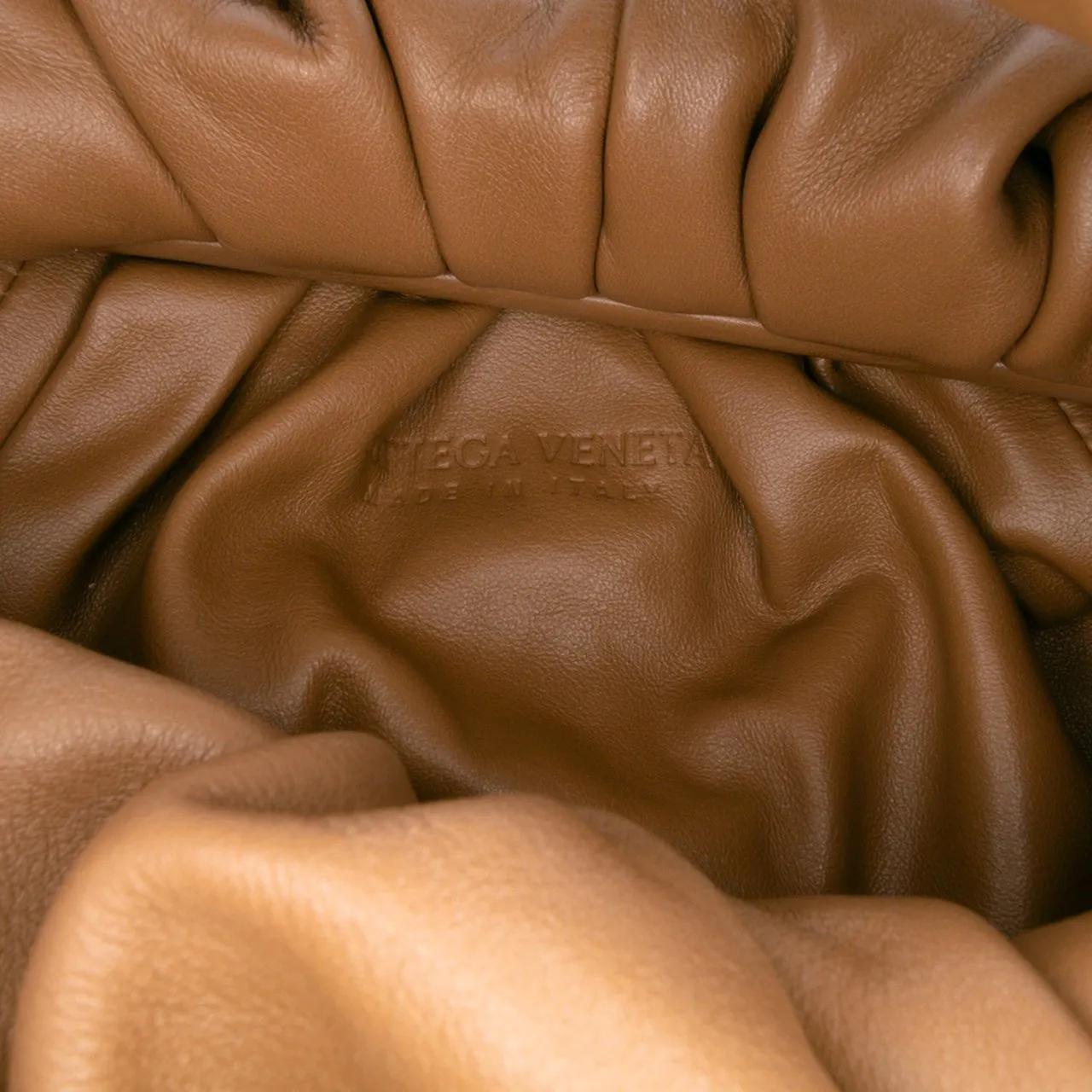 Thumbnail - Bottega Veneta Hobo Bags - Lambskin The Shoulder Pouch - Gr. unisize - in Braun - für Damen