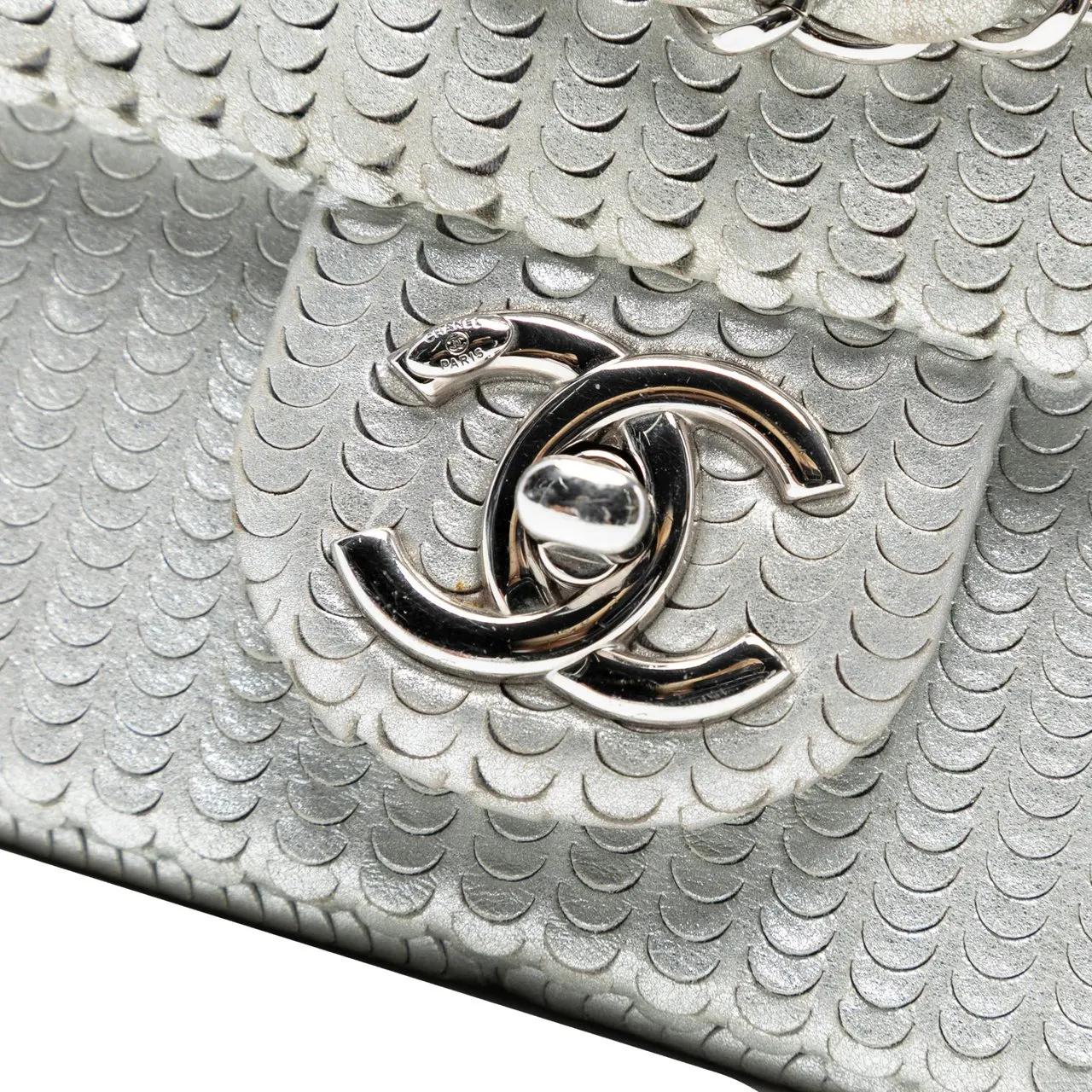 Thumbnail - Chanel Hobo Bags - Small Metallic Lambskin Laser Cut Flap - Gr. unisize - in Silber - für Damen