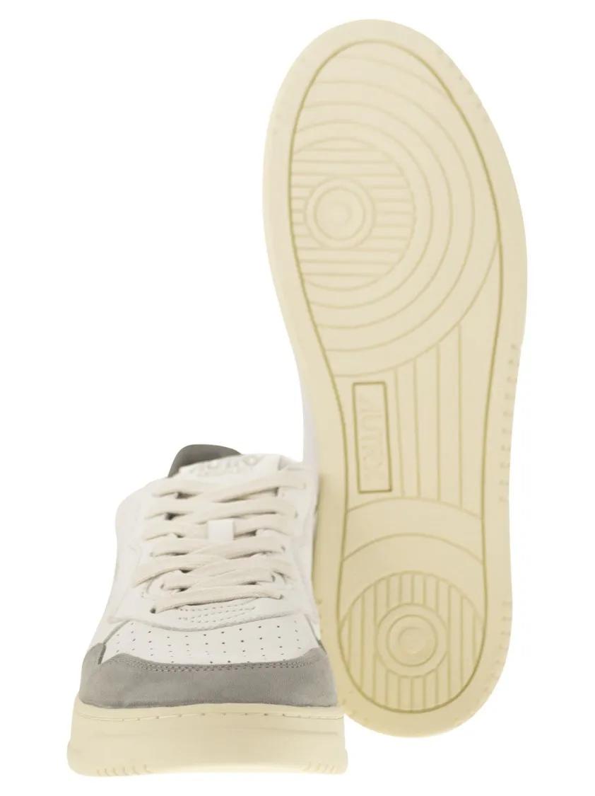 Thumbnail - Autry Low-Top Sneaker - Medalist Low - Sneakers In Goatskin And Suede - Gr. 44 (EU) - in Weiß - für Damen