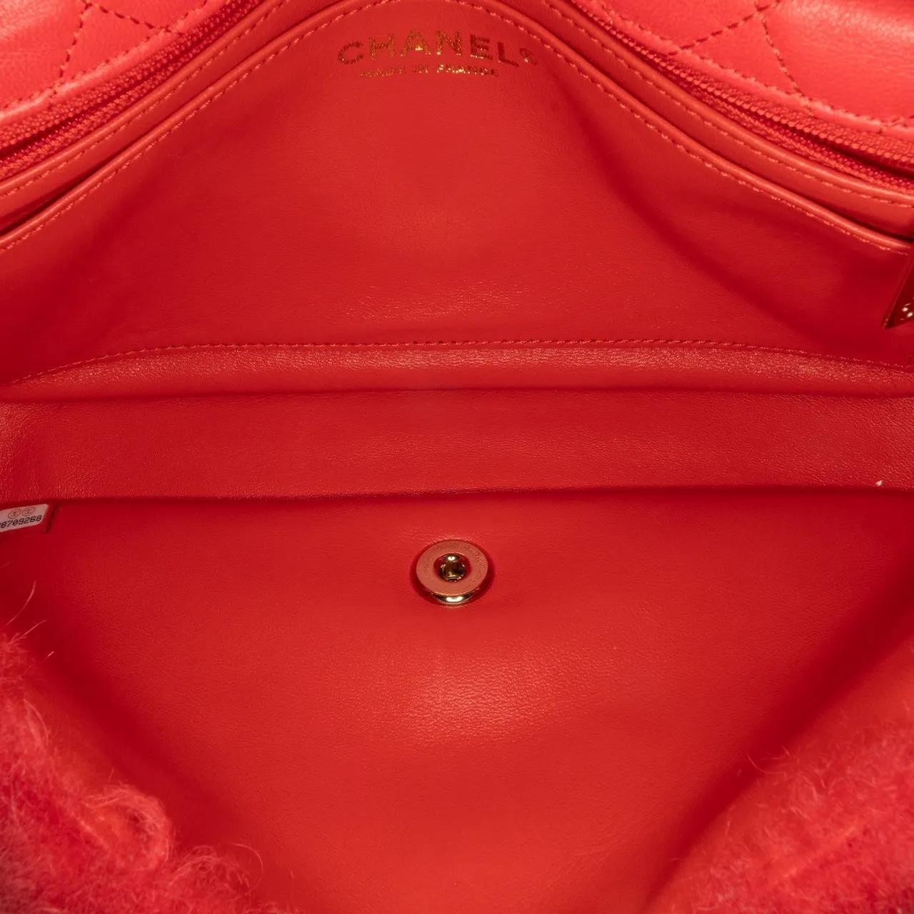 Chanel Hobo bags 2019 CC Faux Fur and Quilted Lambskin Single Flap in rood
