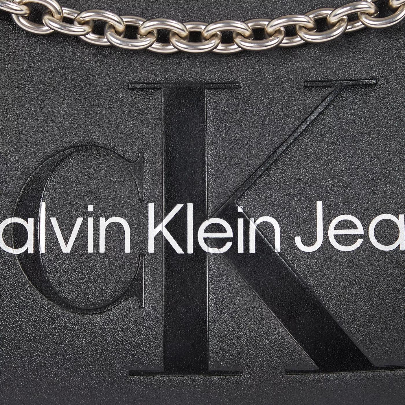 Calvin Klein Crossbody bags Sculpted Schwarze Schultertasche K60K in zwart