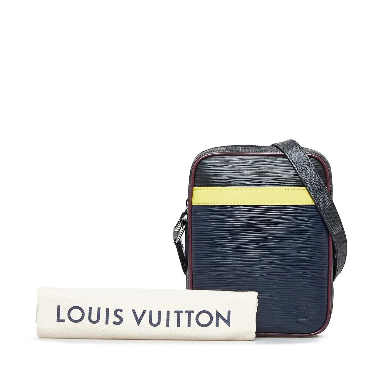 Louis Vuitton Hobo bags 2019 Epi Damier Graphite Danube Slim in zwart