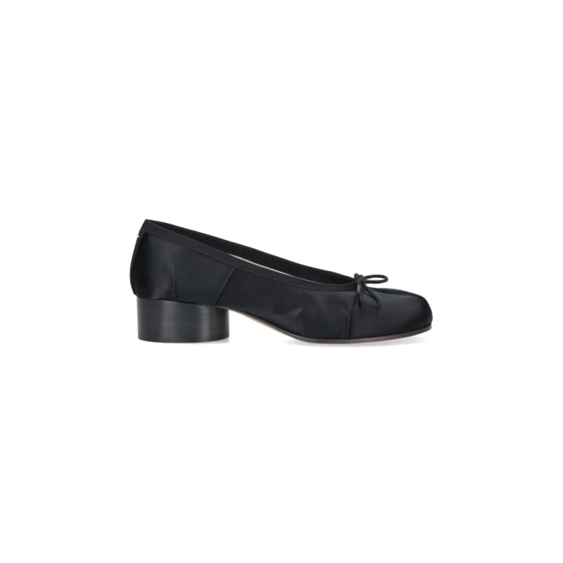 Maison Margiela Pumps “Tabi” Lace-Up Flats – Black Black