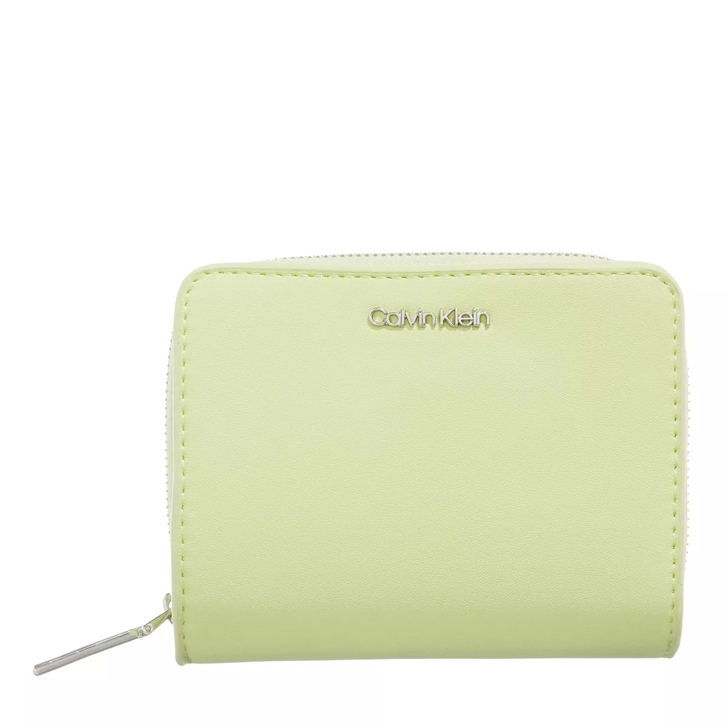 Ck wristlet outlet