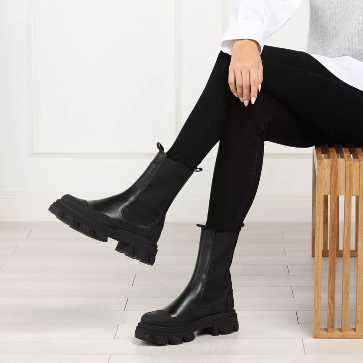 Ganni store black boots