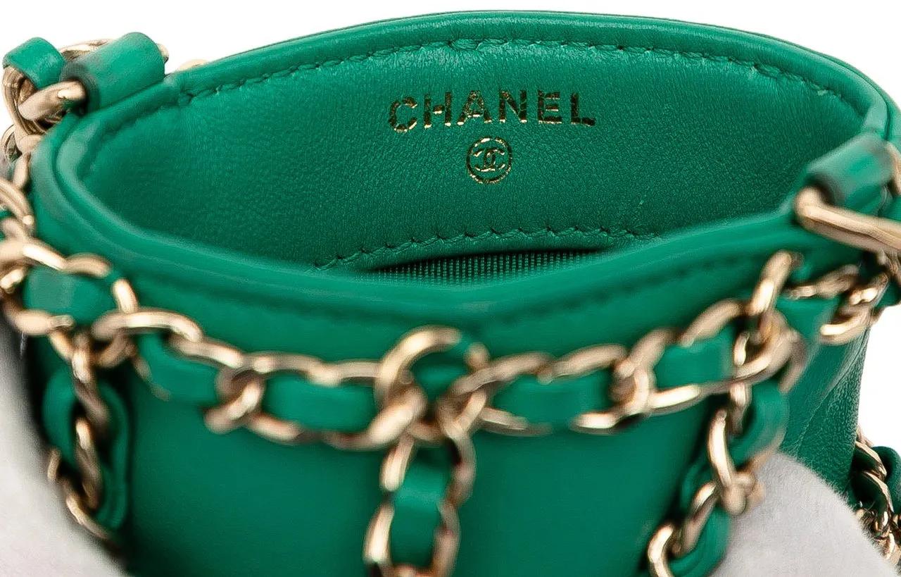 Thumbnail - Chanel Hobo Bags - Lambskin Tech Me Out Clutch With Chain - Gr. unisize - in Grün - für Damen