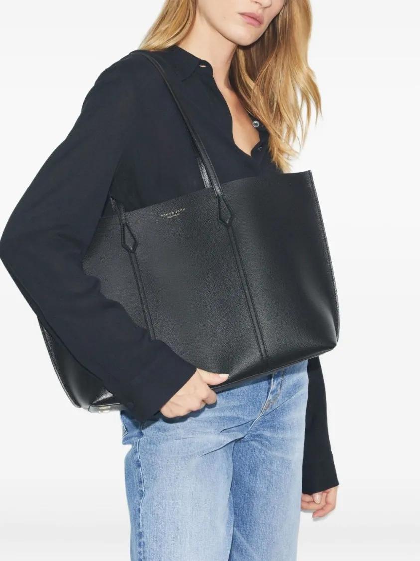 TORY BURCH Shoppers & Totes Embossed Logo Black Tote Bag in zwart