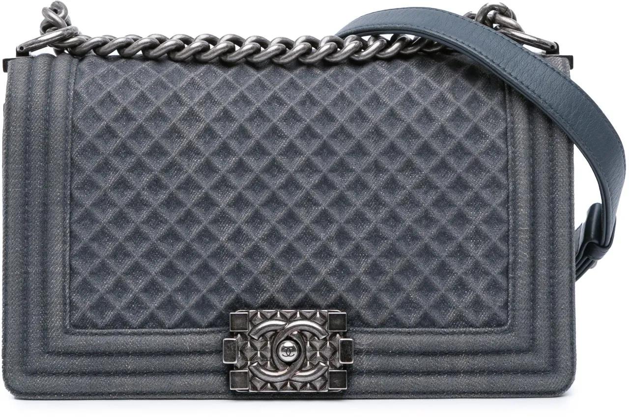 Chanel Hobo Bags - Medium Embossed Denim Boy Flap - Gr. unisize - in Blau - für Damen