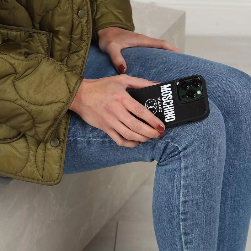 Moschino Handyhülle Phone Case  Fantasy Print Black (Image 2)