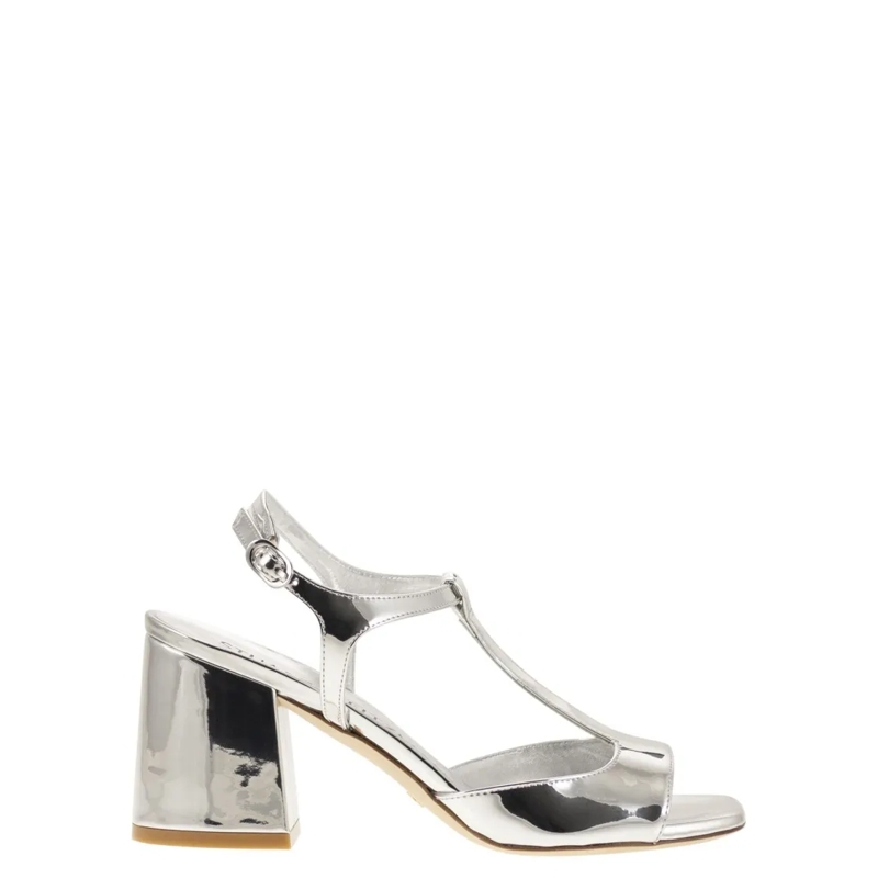 Stuart Weitzman Sandalen Flareblock - Mirrored Leather T-Sandal Silver