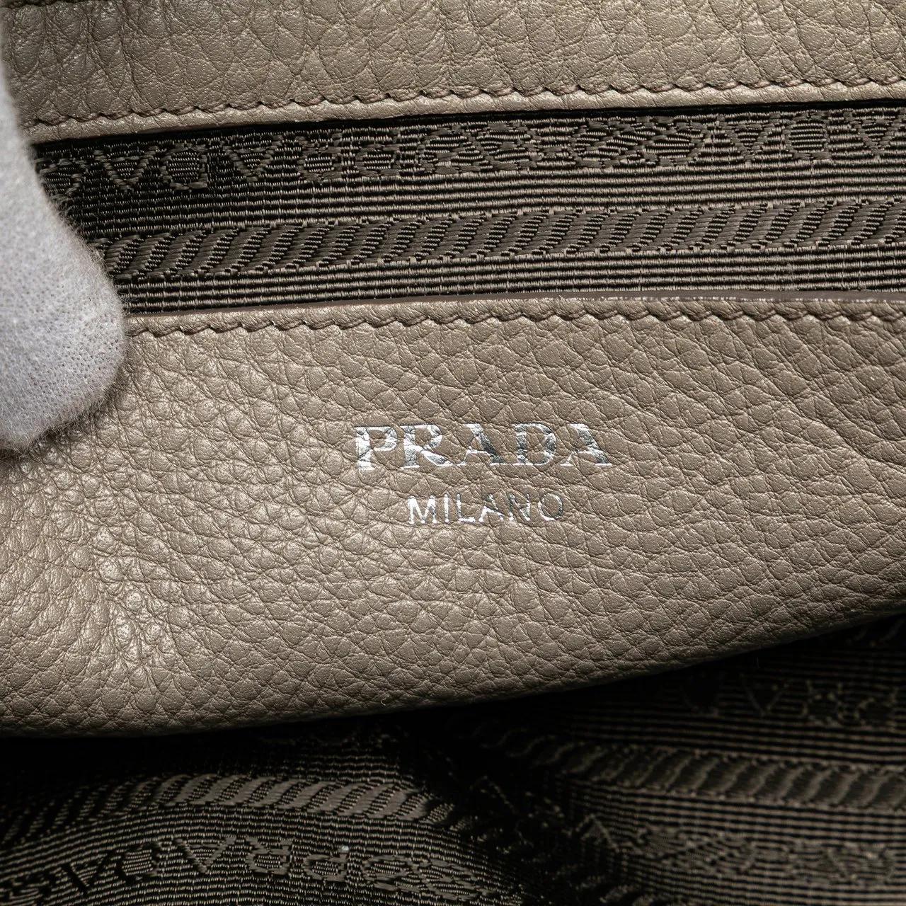 Thumbnail - Prada Hobo Bags - Vitello Daino Zip Top Satchel - Gr. unisize - in Grau - für Damen