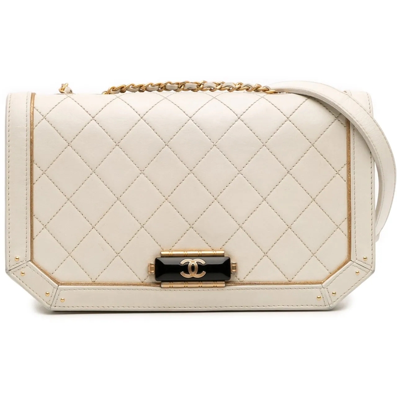 Chanel Sac à bandoulière Medium Quilted Calfskin Octagon CC Clasp Flap weiß