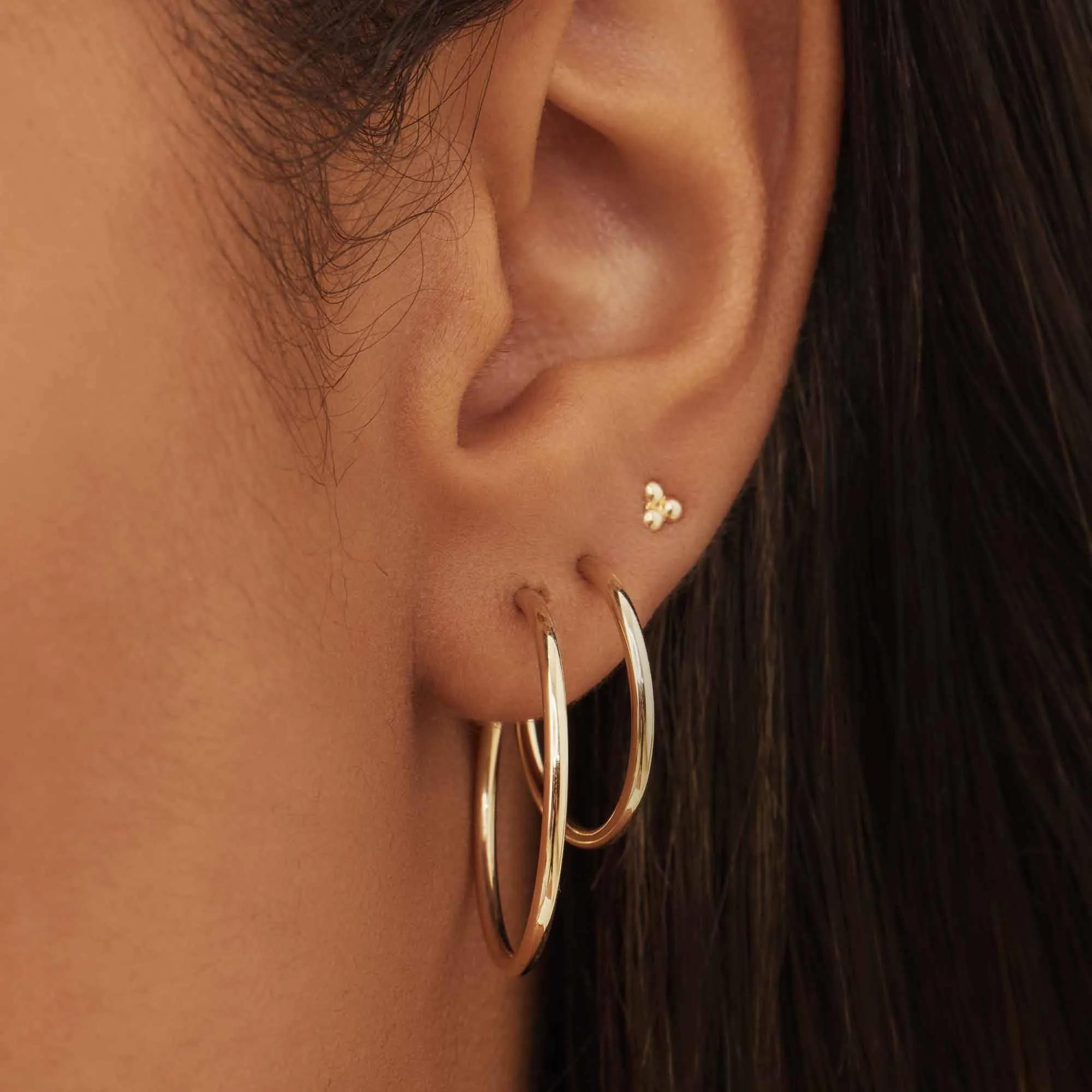 Thumbnail - Isabel Bernard Ohrringe - Le Marais Cerise 14 karat hoop earrings - Gr. unisize - in Gold - für Damen