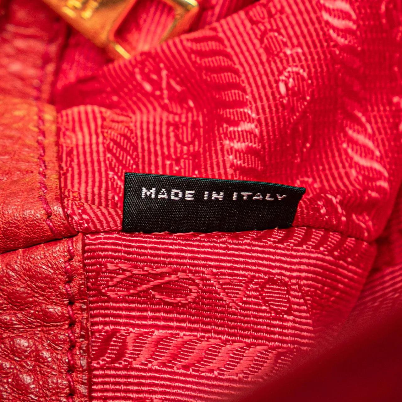 Thumbnail - Prada Hobo Bags - Vitello Daino Open Convertible Tote - Gr. unisize - in Rot - für Damen