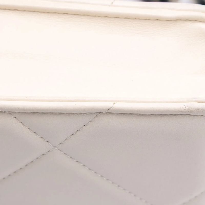 Chanel Schultertasche 2021-2024 Quilted Lambskin 19 Wallet on Chain weiß (Image 12)