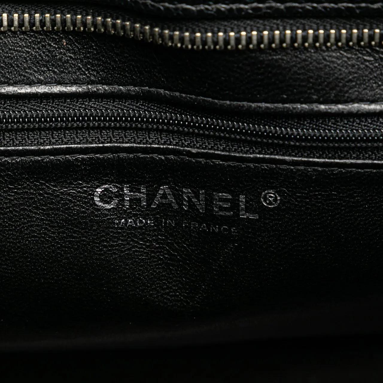Chanel Shoppers 2004-2005 Caviar Medallion Tote in zwart