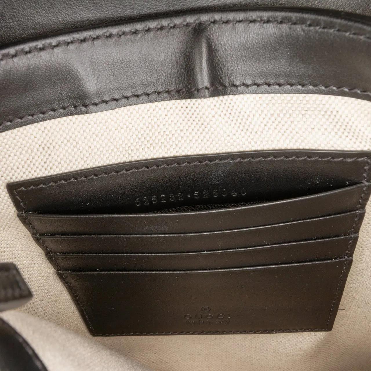 Thumbnail - Gucci Hobo Bags - GG Embossed Leather Flap Crossbody - Gr. unisize - in Schwarz - für Damen