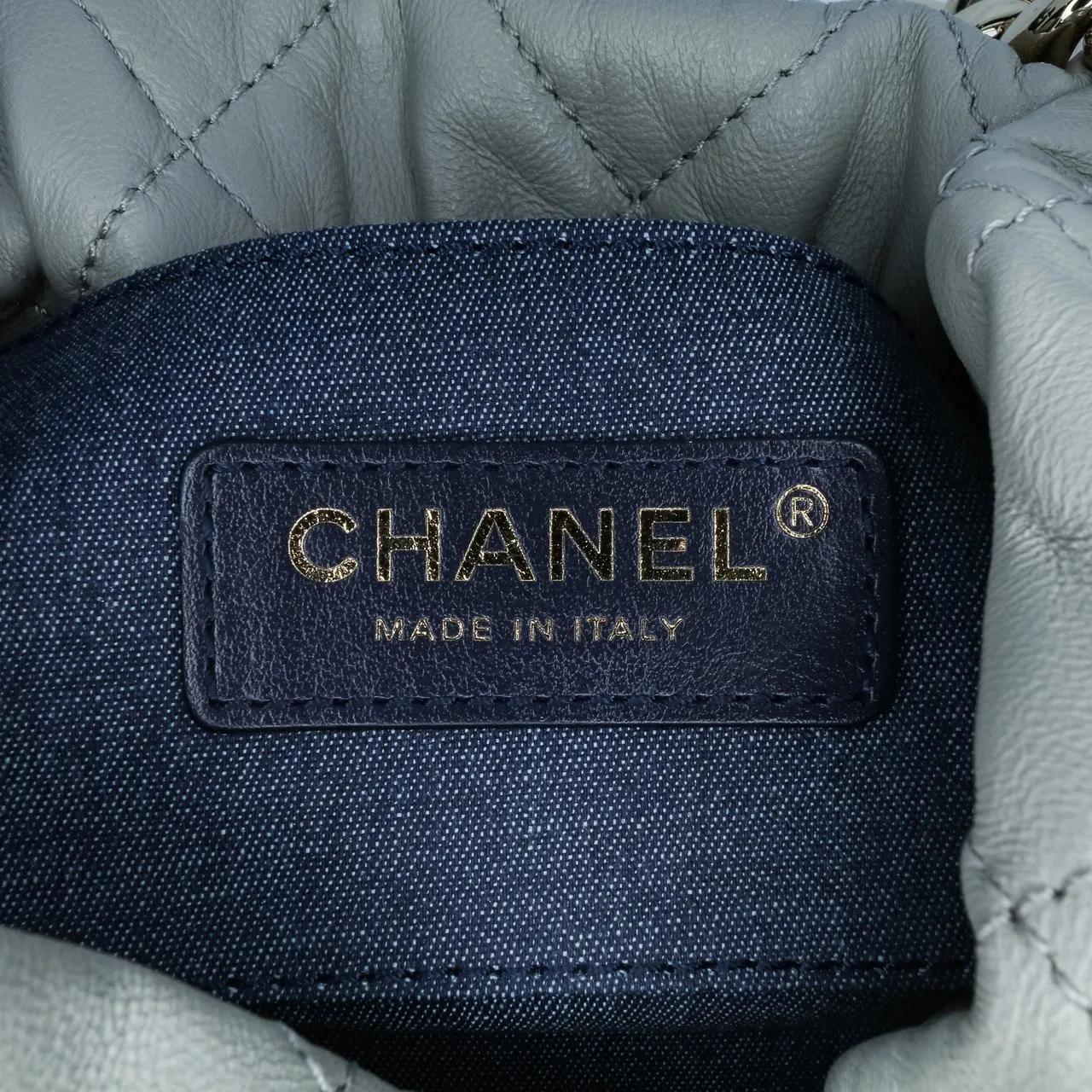 Thumbnail - Chanel Hobo Bags - CC Quilted Calfskin Resin Bi-Color Chain Bucket Ba - Gr. unisize - in Grau - für Damen