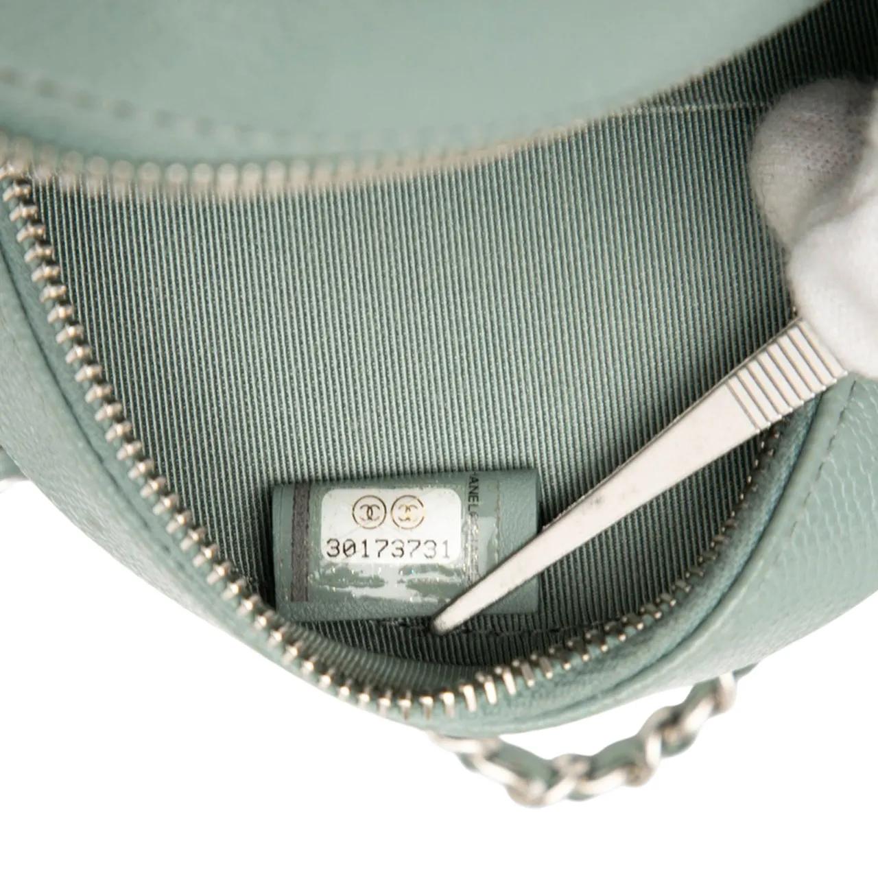 Thumbnail - Chanel Hobo Bags - CC Quilted Caviar Round Clutch With Chain - Gr. unisize - in Blau - für Damen