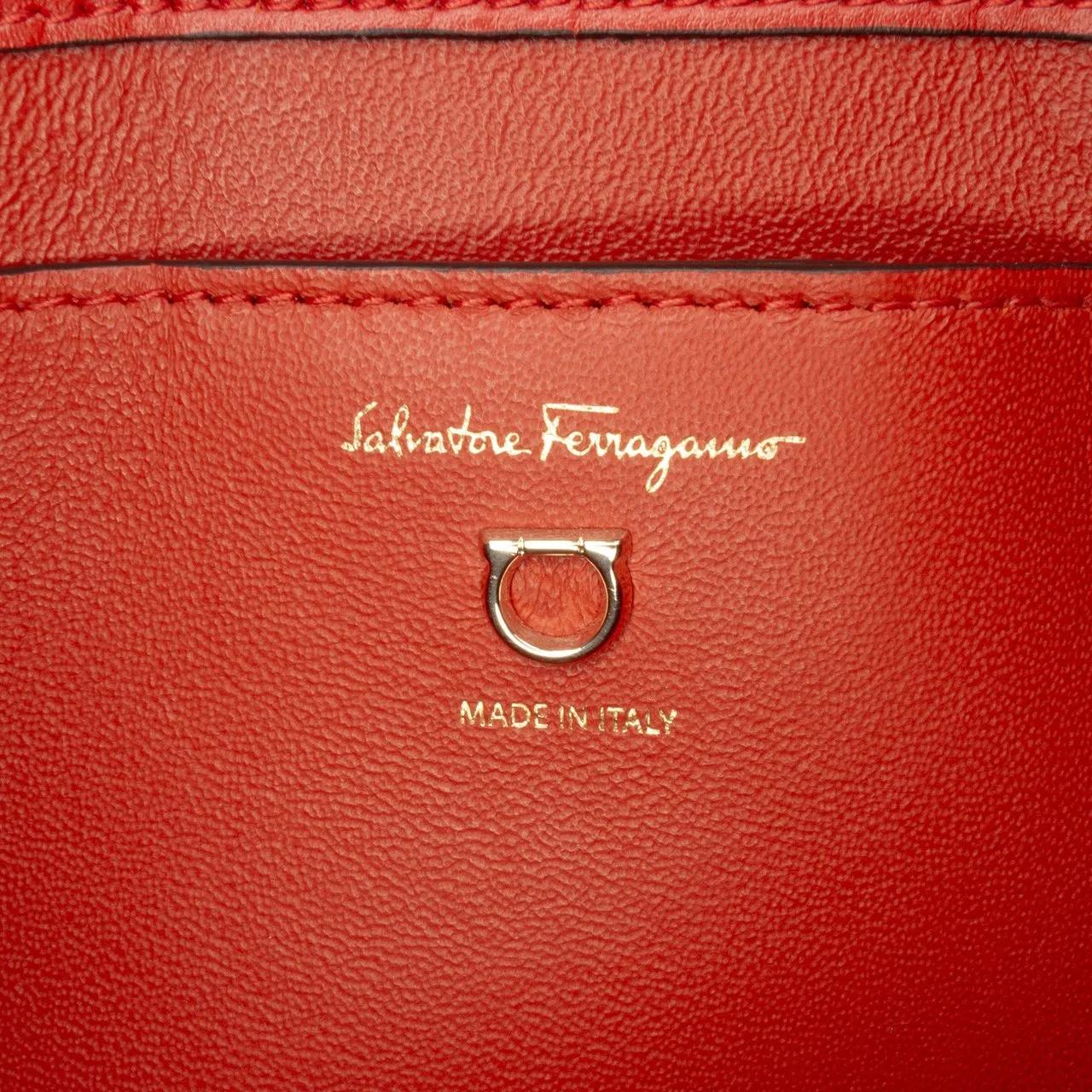 Thumbnail - Salvatore Ferragamo Hobo Bags - Printed Leather Trifolio Shoulder Bag - Gr. unisize - in Rot - für Damen