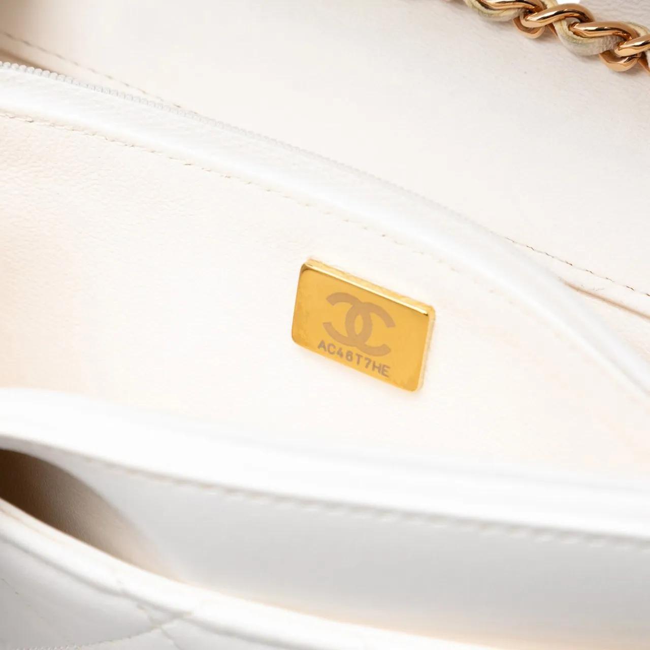 Thumbnail - Chanel Hobo Bags - CC Quilted Lambskin Frame Wallet On Chain - Gr. unisize - in Weiß - für Damen