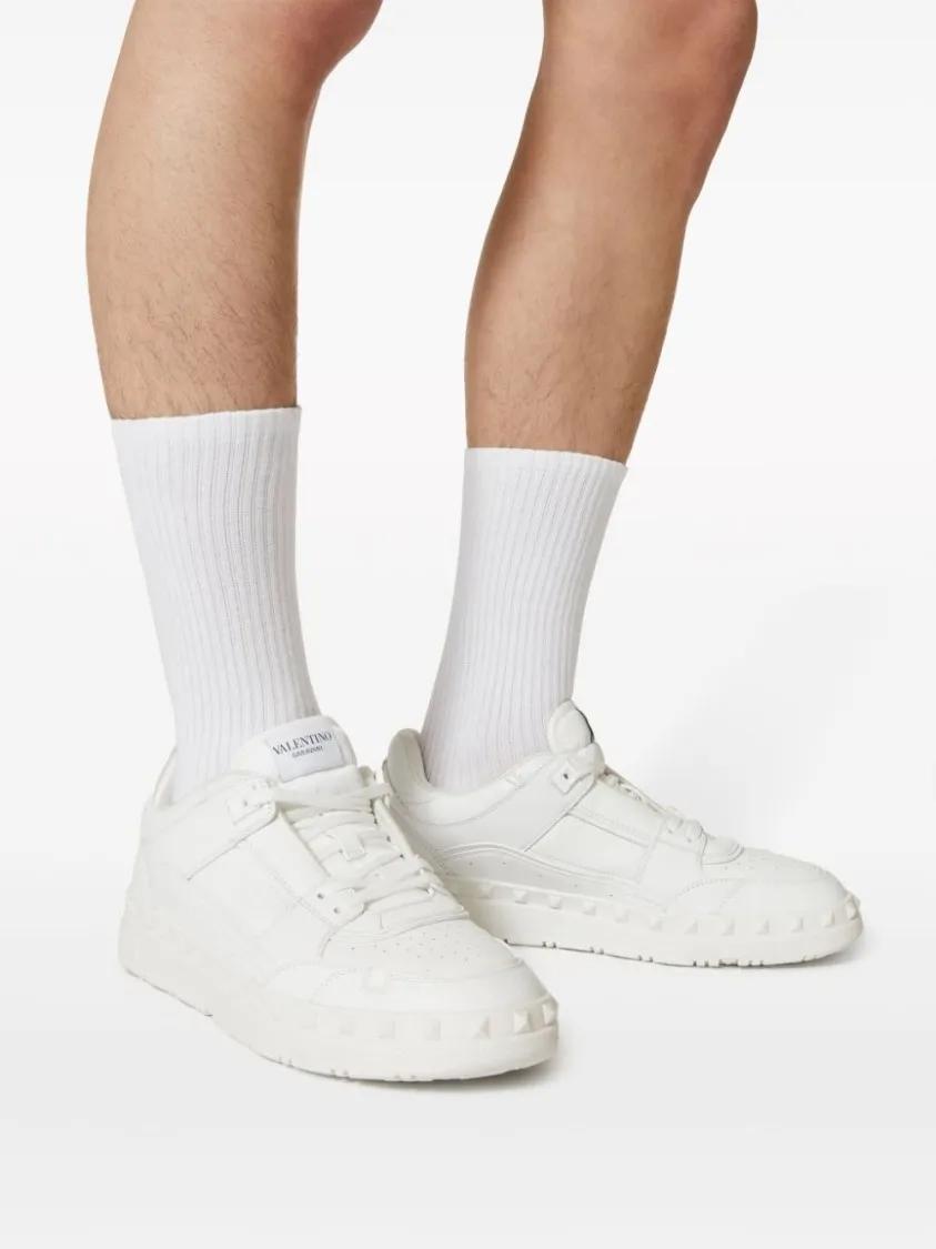 Thumbnail - Valentino Garavani Low-Top Sneaker - Premium Calf Leather Sneakers With Rockstud Detail - Gr. 42 (EU) - in Weiß - für Da...
