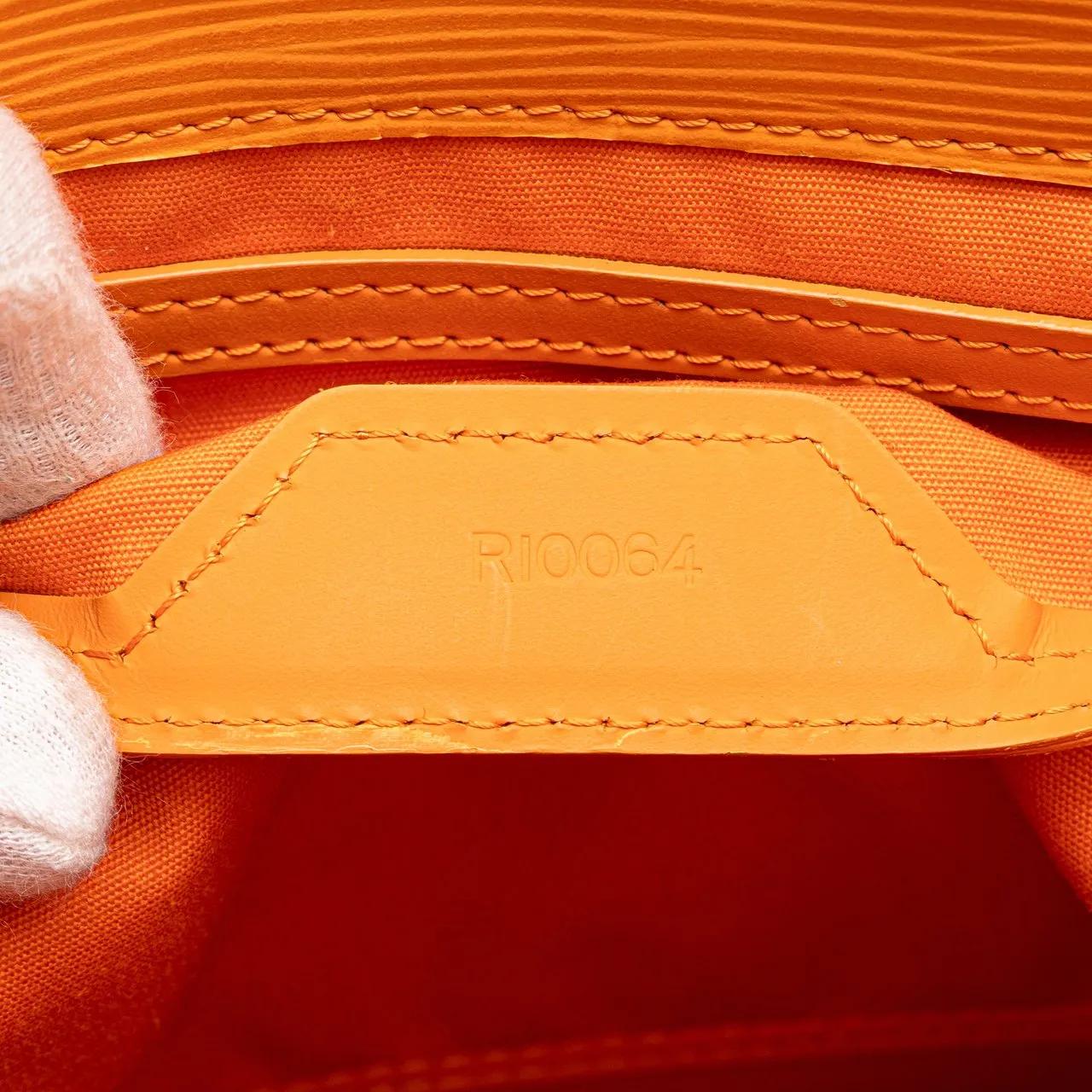 Thumbnail - Louis Vuitton Shopper - Epi Sac Plat PM - Gr. unisize - in Orange - für Damen