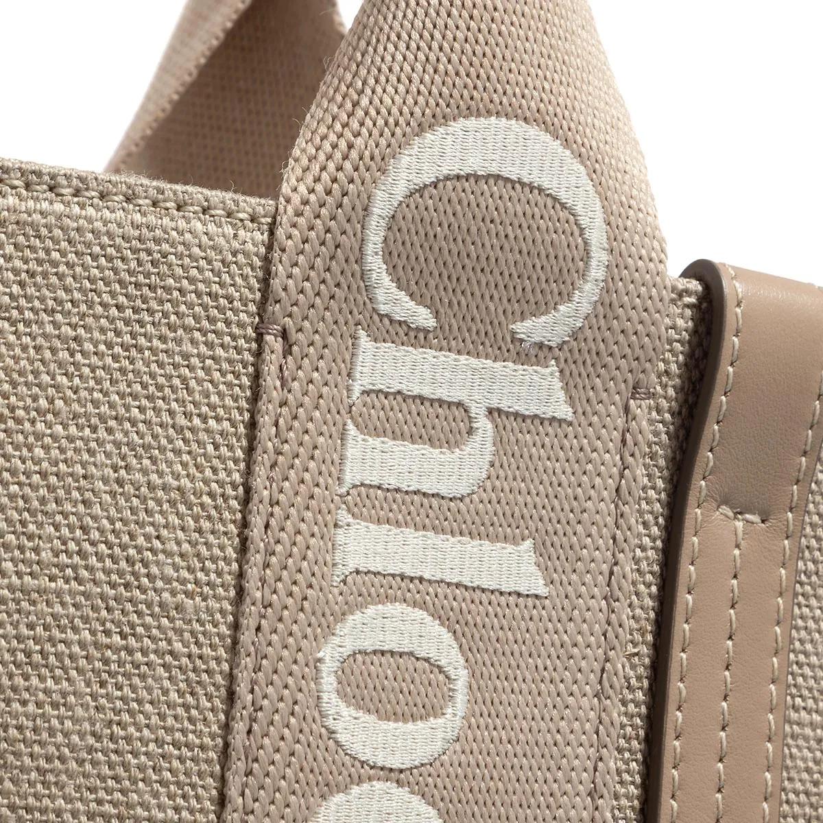 Chloé Shoppers & Totes Small Woody Tote Bag in bruin