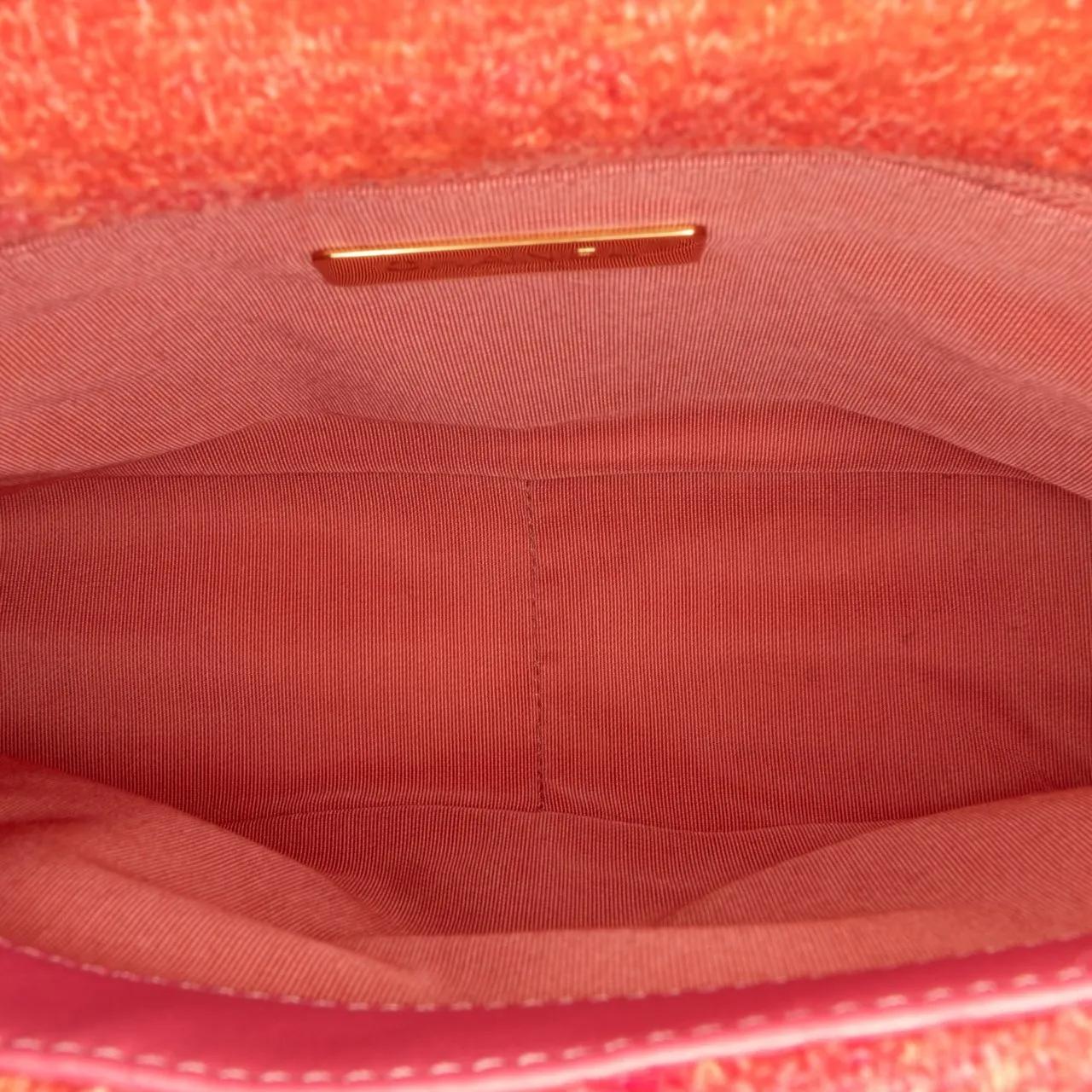 Chanel Hobo bags Medium Tweed 19 Flap in poeder roze
