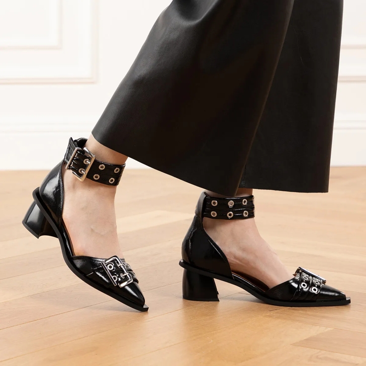 GANNI Feminine Buckle Open Cut Pump Naplack Black | Sandalen
