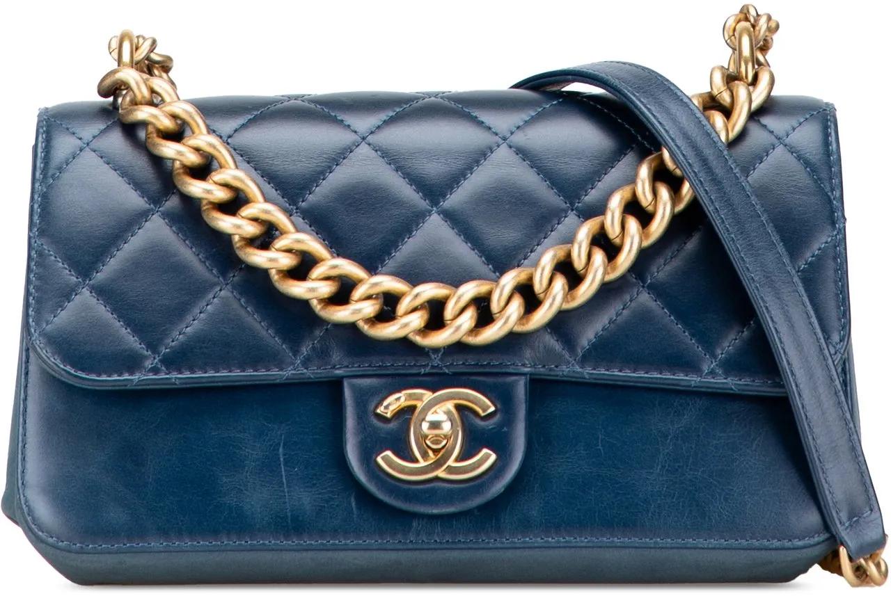 Chanel Hobo Bags - Small Quilted Calfskin Straight Lined Flap - Gr. unisize - in Blau - für Damen