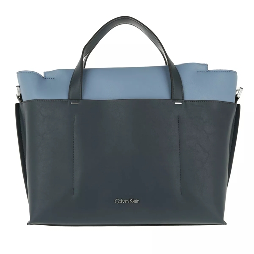 Calvin Klein Sash4 Medium Tote Ombre Blue/Cashmere Blue Rymlig shoppingväska