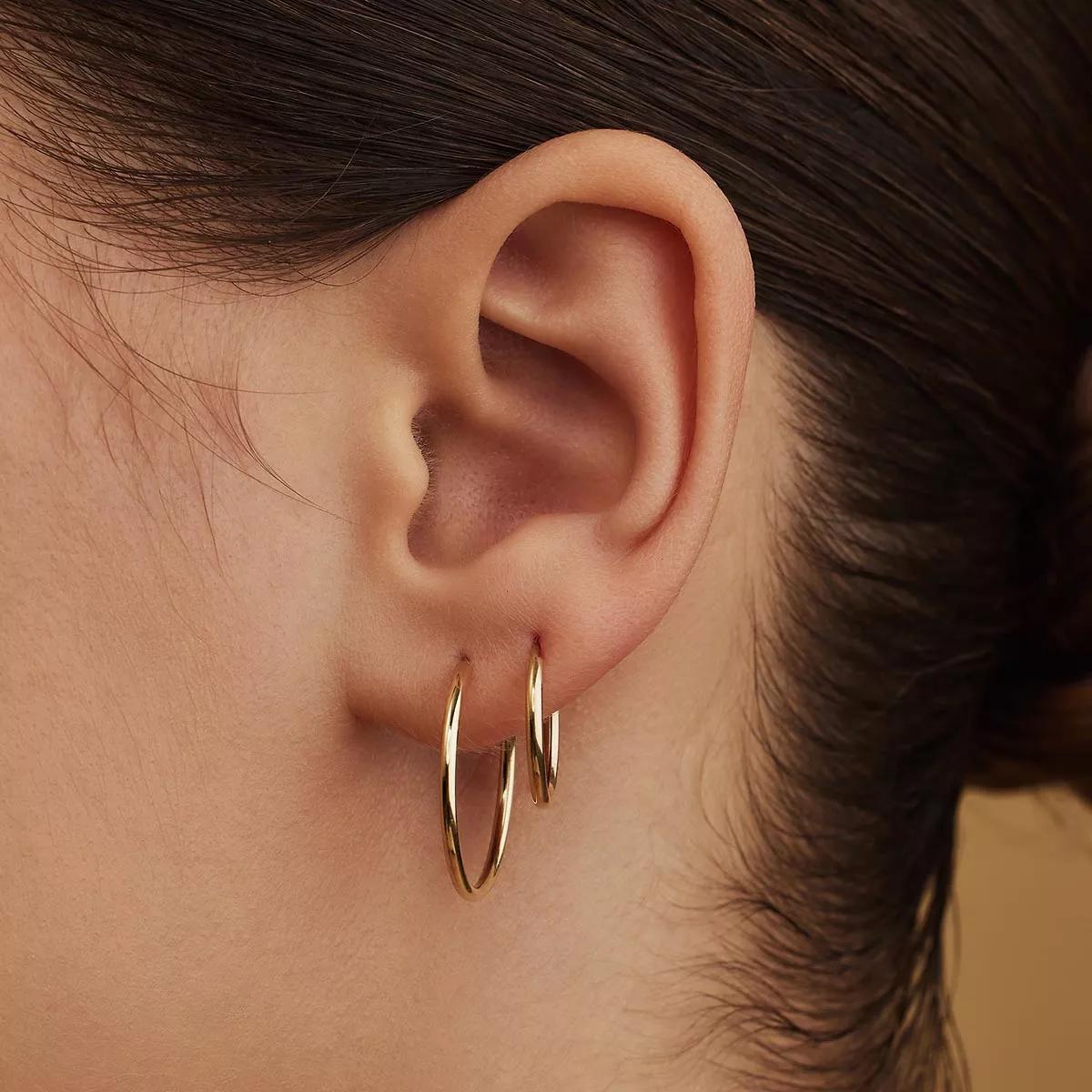 Thumbnail - Isabel Bernard Ohrringe - Le Marais Cerise 14 karat hoop earrings - Gr. unisize - in Gold - für Damen