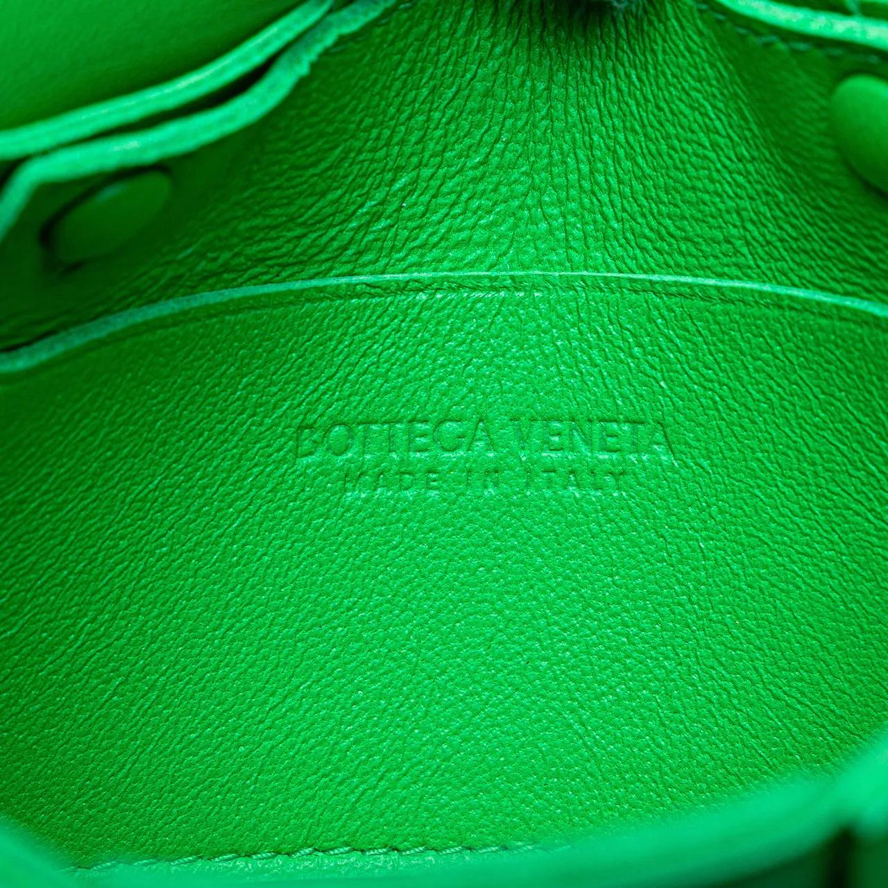 Thumbnail - Bottega Veneta Hobo Bags - Candy Nappa Intrecciato Cassette Crossbody - Gr. unisize - in Grün - für Damen