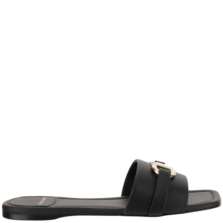 サンダル・ミュール Salvatore Ferragamo Leather Flat Sandals With Logo Salvatore Ferragamo Leather Flat Sandals With Logo Black