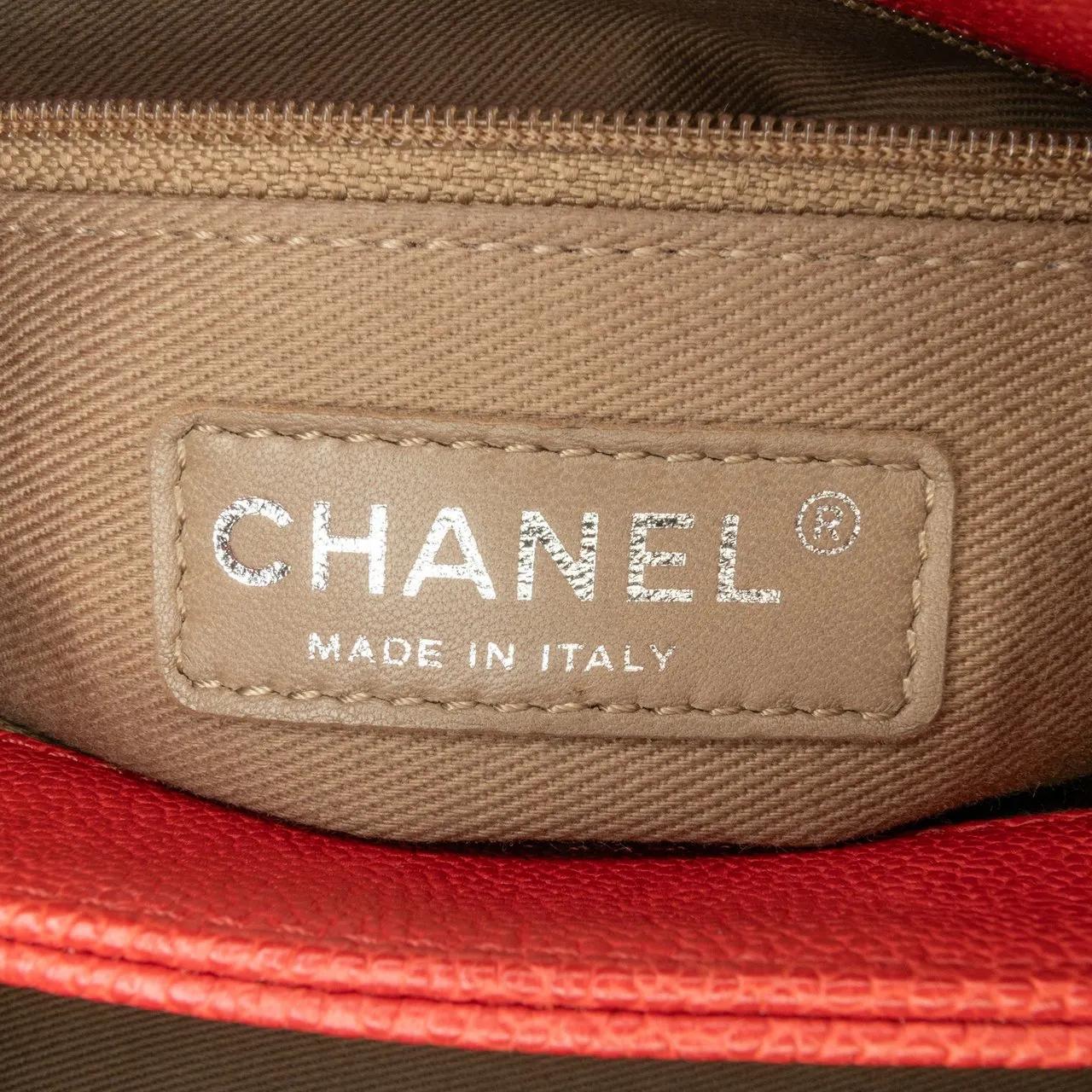 Chanel Shoppers Medium Quilted Caviar Simply CC Flap in rood