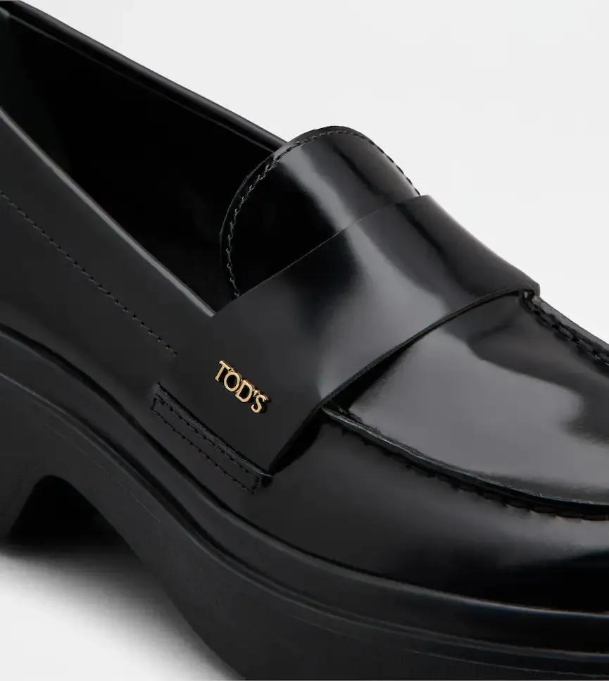 Thumbnail - Timeless Black Calfskin Loafers With Textured Sole - Gr. 36 (EU) - in Schwarz