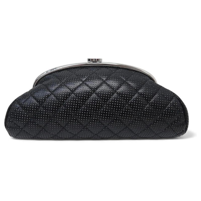 Chanel Clutch NEUE CHANEL HANDTASCHE QUILTED PERFORIERTES LEDER  schwarz