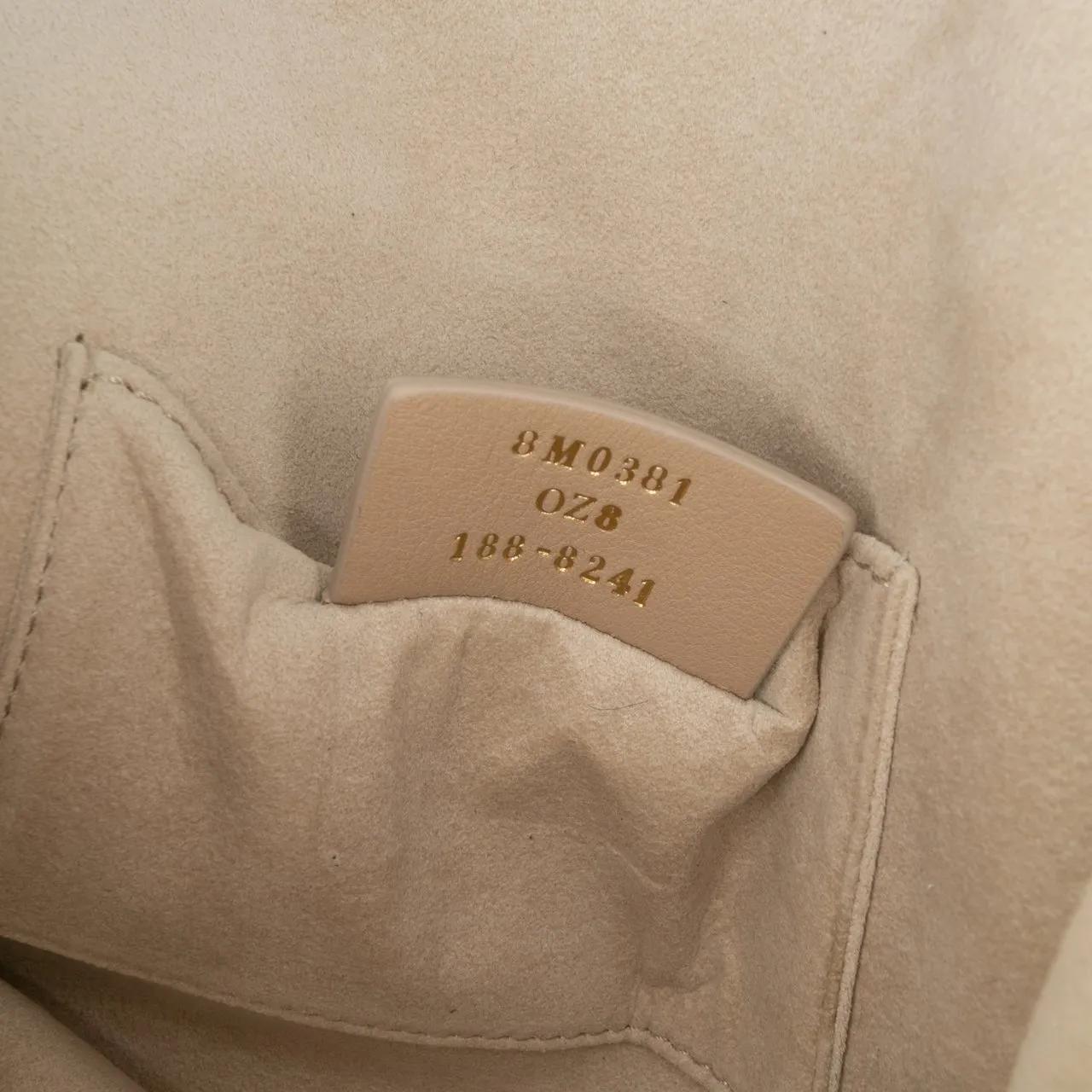 Thumbnail - Fendi Hobo Bags - Small Scalloped Metallic Calfskin Studded Pearl Ka - Gr. unisize - in Silber - für Damen