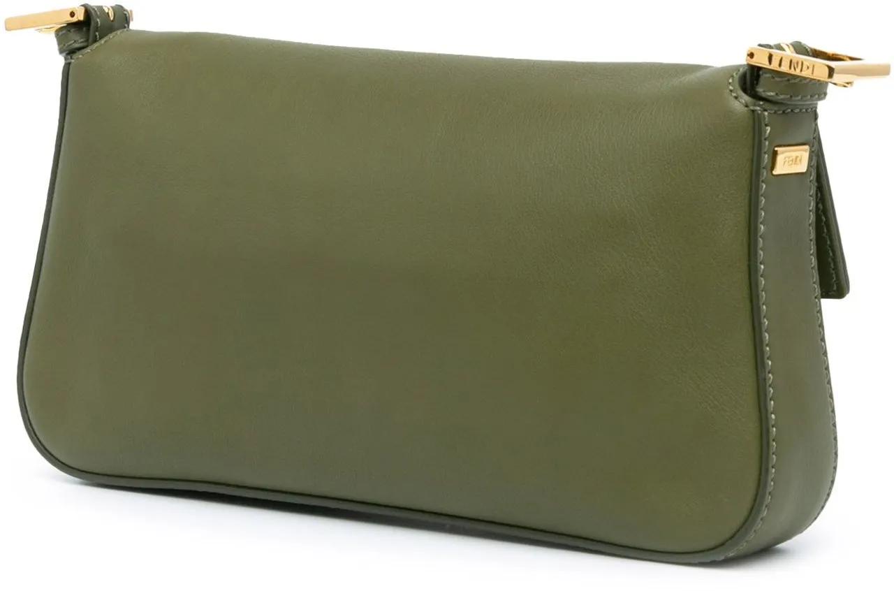 Fendi Shoppers Leather Baguette Crossbody in groen