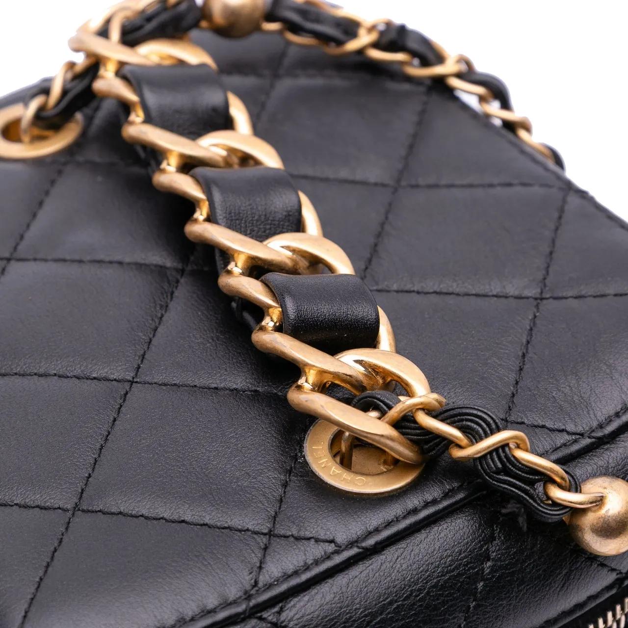 Thumbnail - Chanel Hobo Bags - Small CC Quilted Calfskin Vanity Case with Chain - Gr. unisize - in Schwarz - für Damen