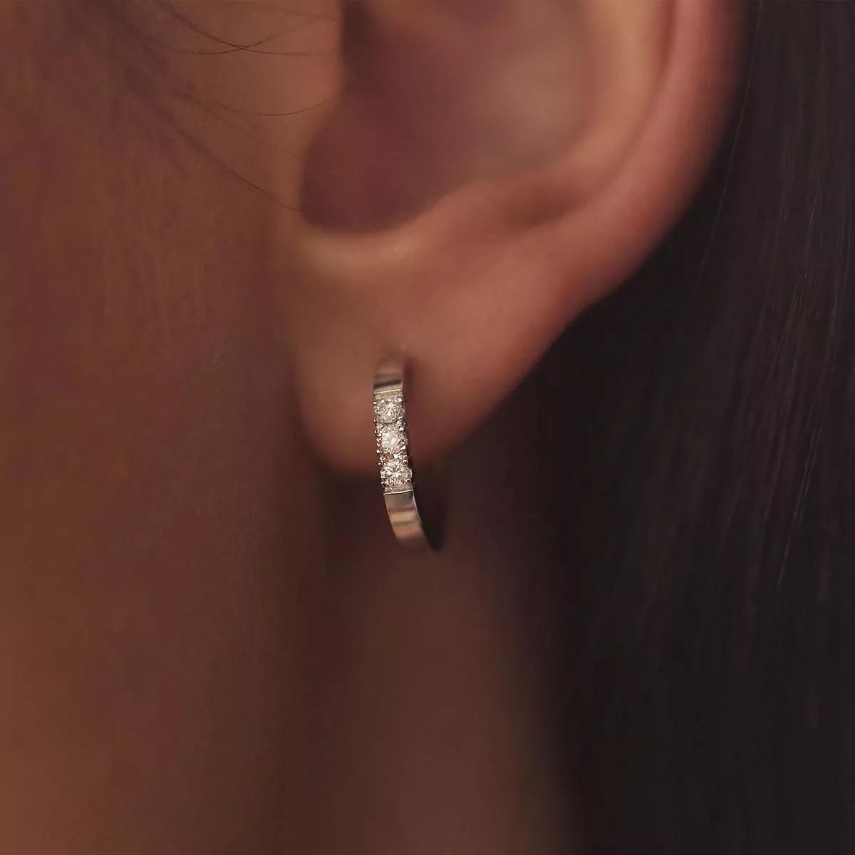 Thumbnail - Isabel Bernard Ohrringe - De la Paix Madeline 14 karat hoop earrings  diamo - Gr. unisize - in Silber - für Damen