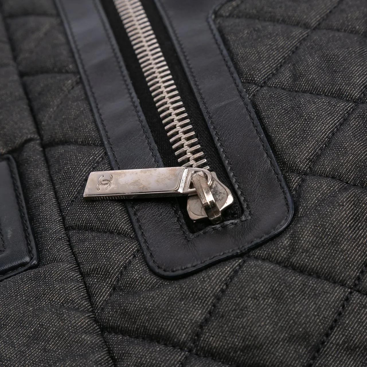 Thumbnail - Chanel Shopper - Large Quilted Denim Coco Cocoon Tote - Gr. unisize - in Schwarz - für Damen