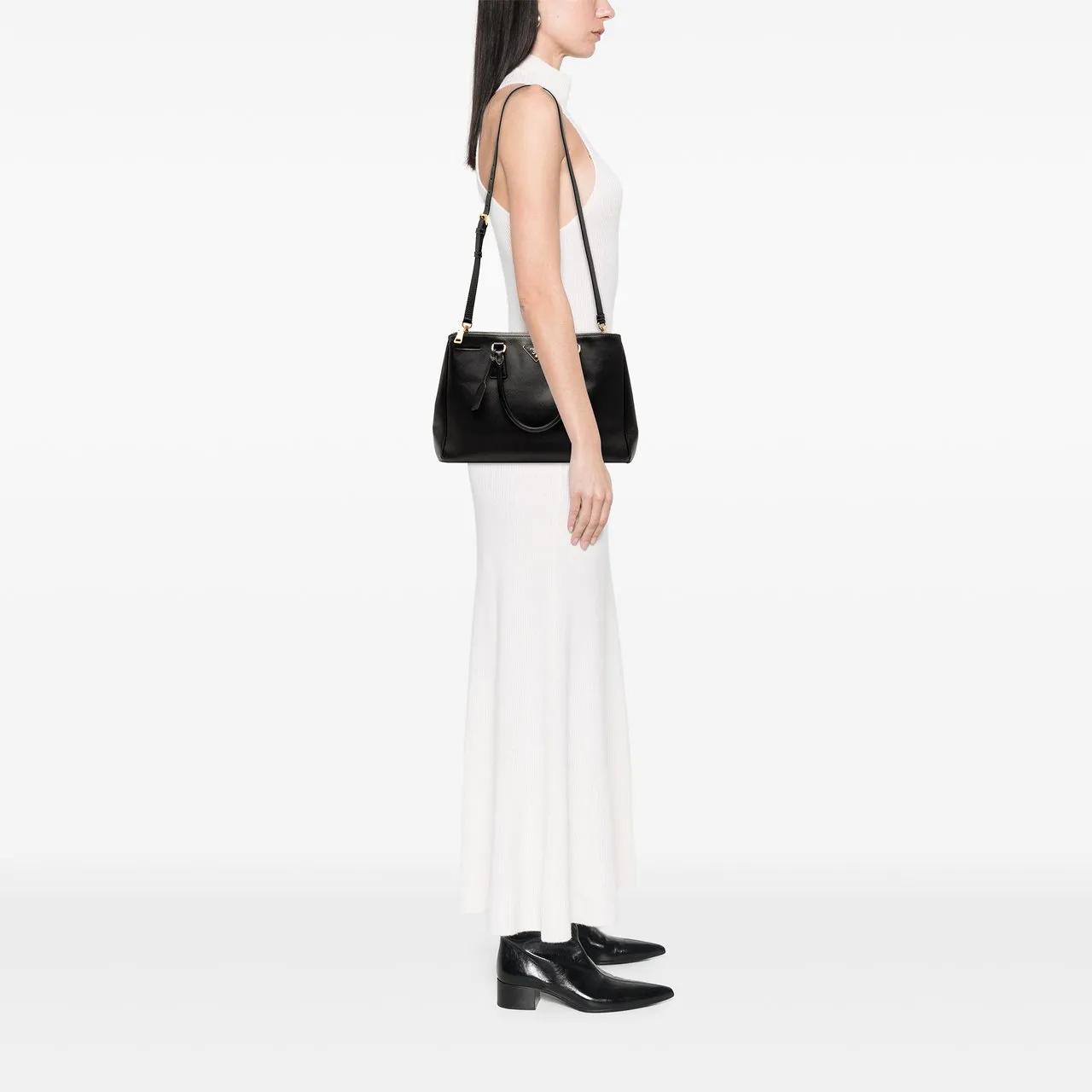 Thumbnail - Prada Hobo Bags - Medium Saffiano Lux Galleria Double Zip Satchel - Gr. unisize - in Schwarz - für Damen