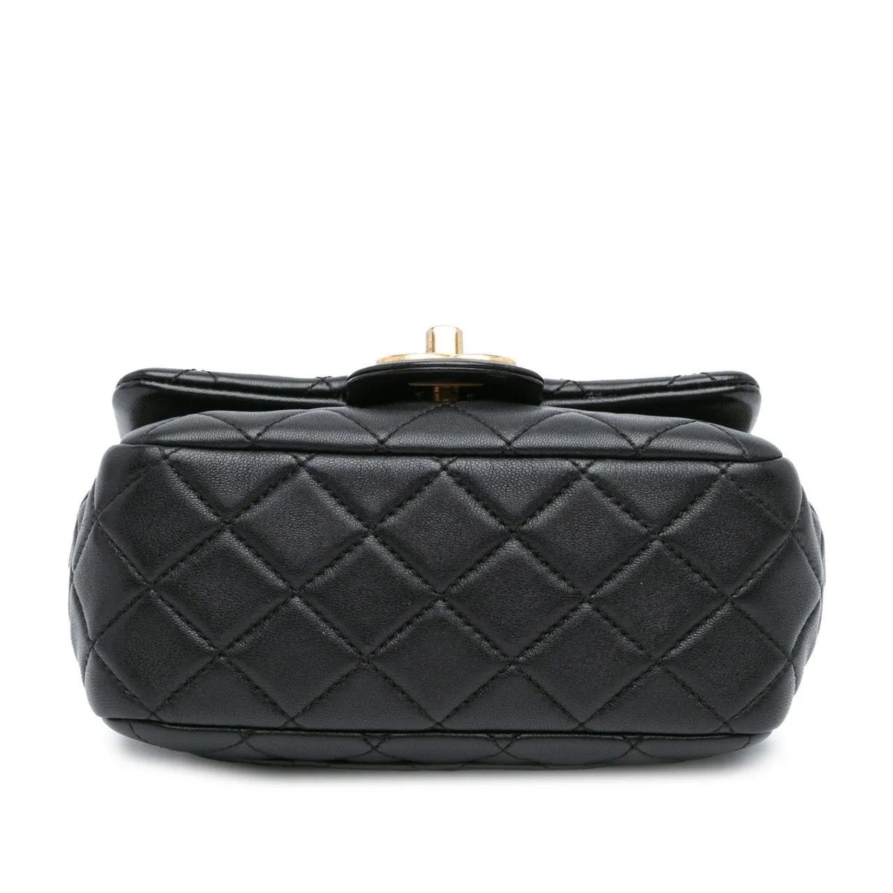 Chanel Shoppers Mini Square Lambskin Pearl Samba Flap in zwart